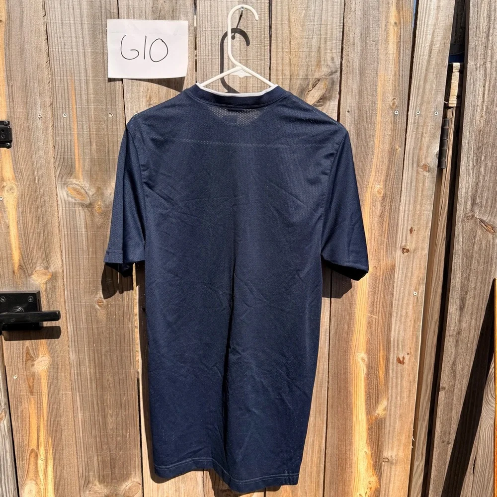 Vintage Nike Men's Dark Blue Short Sleeve Tee Size Medium